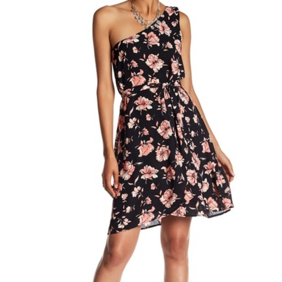 DR2 Dresses & Skirts - DR2 One shoulder Floral Dress
